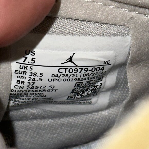 Jordan 1 High  Zoom Air CMFT Grey Fog Women's Sz 7.5 US/5 UK/38.5 EU CT0979-004 - Picture 2 of 13